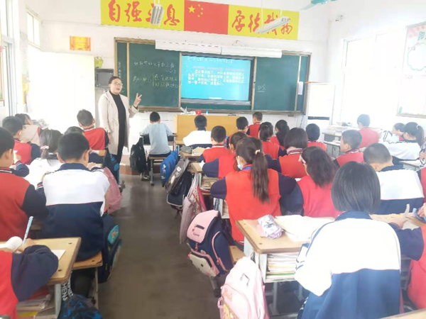 展课堂风采，促共同提高！——三四年级语文组第二轮听评课活动