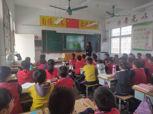 展课堂风采，促共同提高！——三四年级语文组第二轮听评课活动