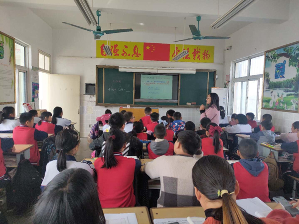 展课堂风采，促共同提高！——三四年级语文组第二轮听评课活动