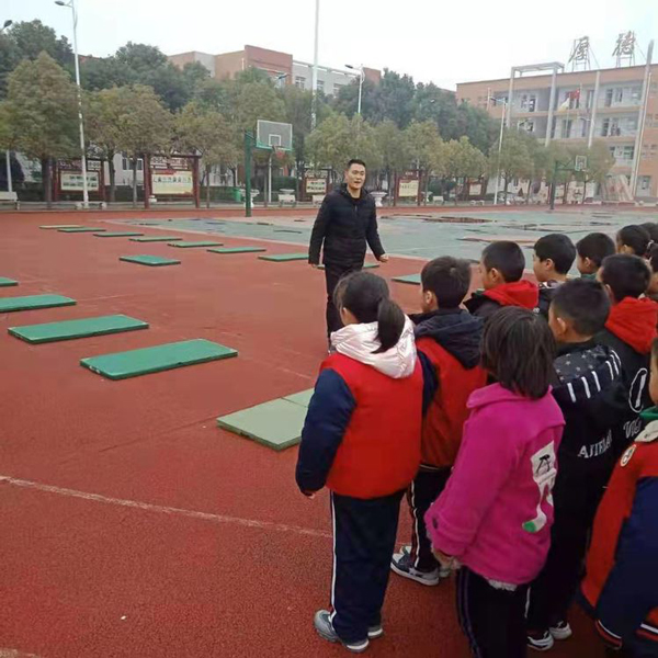 加强体音美微课程教学，全·面提高育人素质