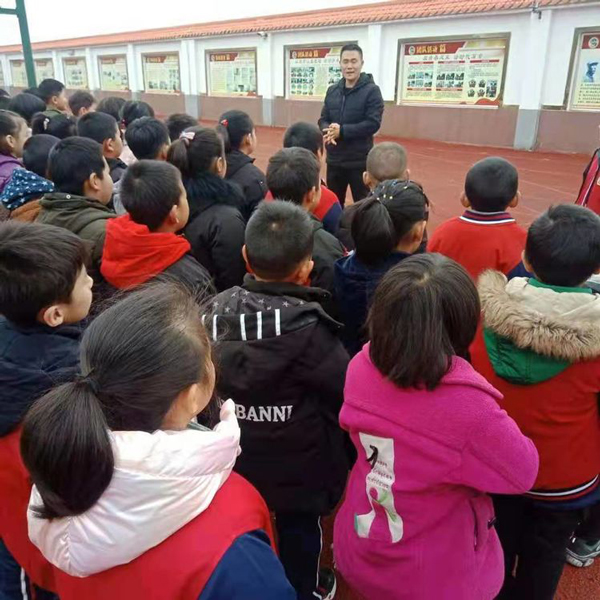 加强体音美微课程教学，全·面提高育人素质