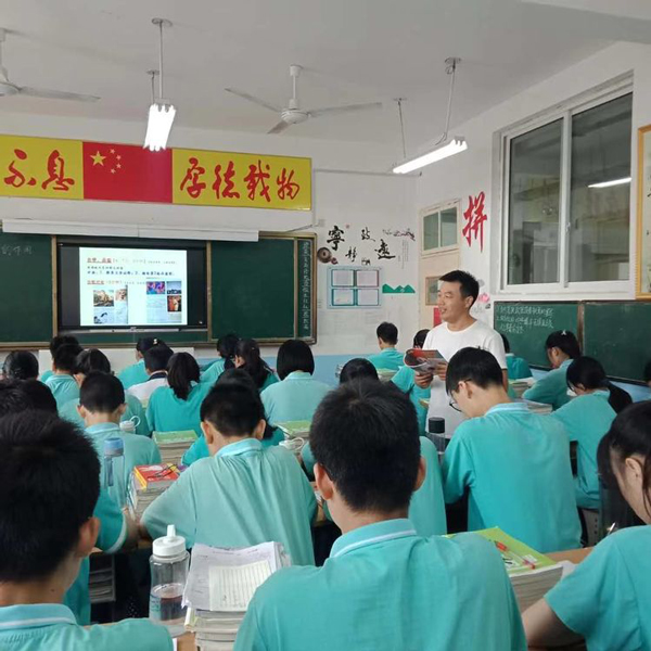加强体音美微课程教学，全·面提高育人素质