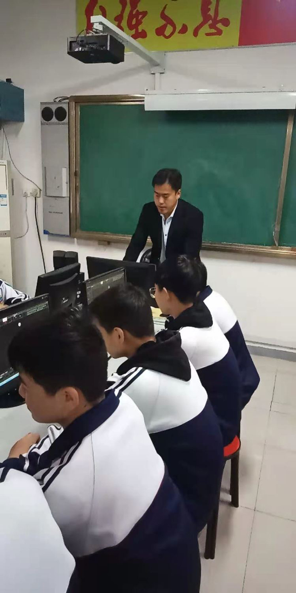 加强体音美微课程教学，全·面提高育人素质