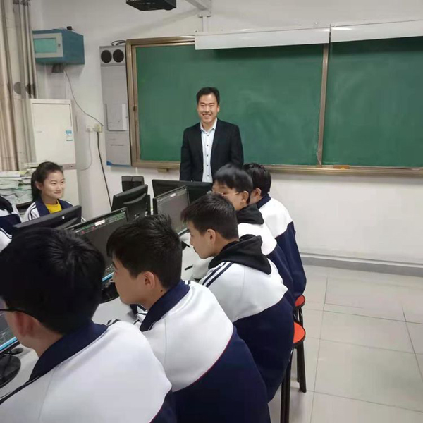加强体音美微课程教学，全·面提高育人素质