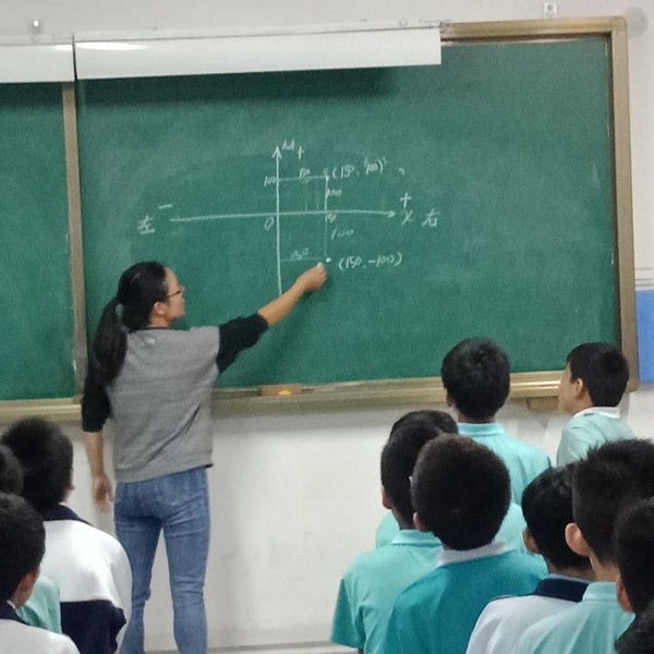 加强体音美微课程教学，全·面提高育人素质