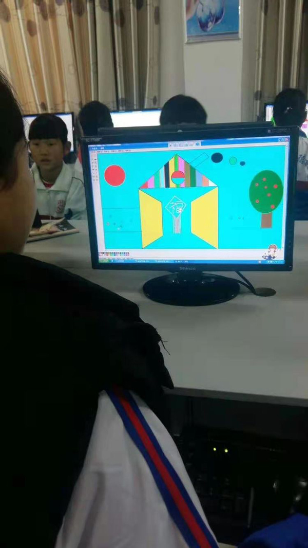 加强体音美微课程教学，全·面提高育人素质