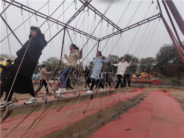 三八節，春日踏青