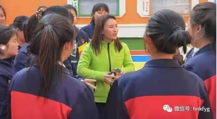 开封市一职业中等***学校1904师生走进开封未来·雅歌听障儿童语训中心