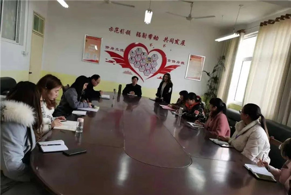 [厚德学校王春晓名班主任工作室] 主题沙龙研讨(3):家校合作，促优·秀班级建设