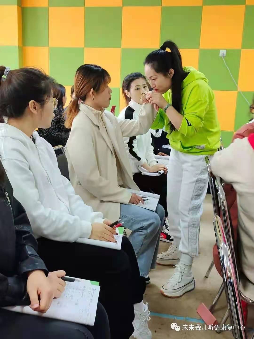 狠抓教学工作，提高教学质量 ——未来听障儿童听语康复中心有效开展内部培训