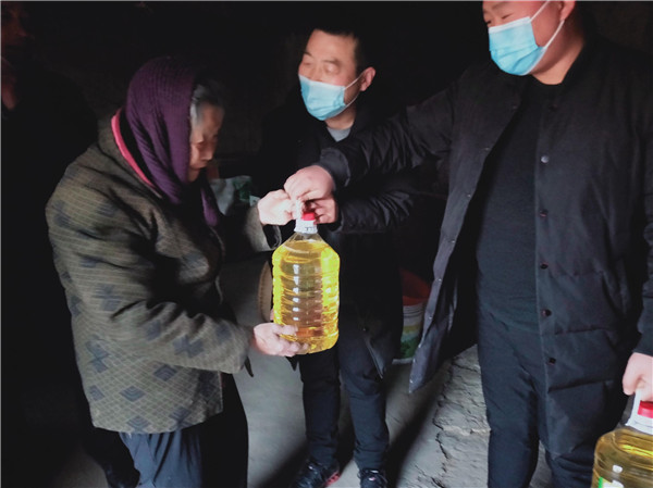 迎新春送温暖 点滴关怀见真情