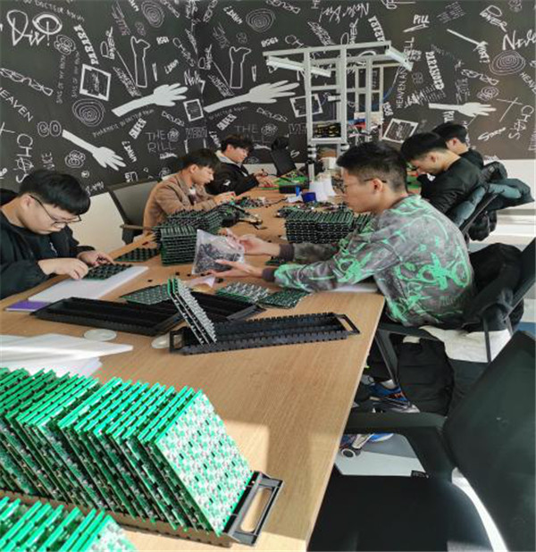 河南功翔電子科技有限公司提供就業崗位，助力村民再就業