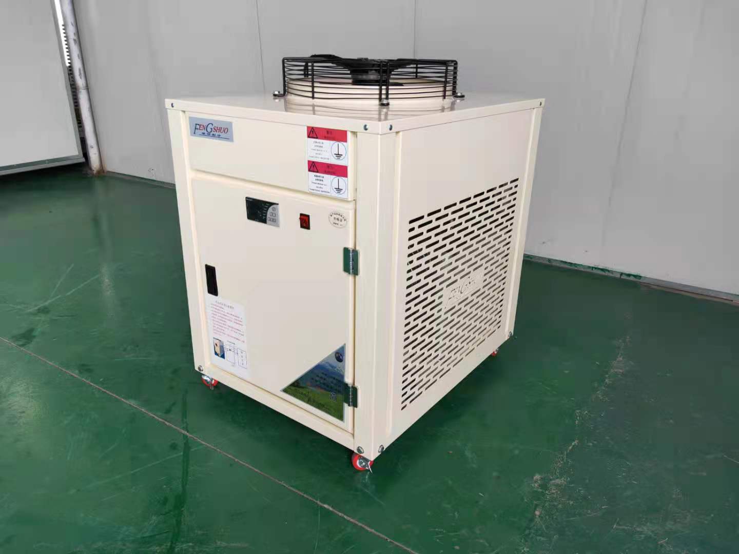 工業冷水機