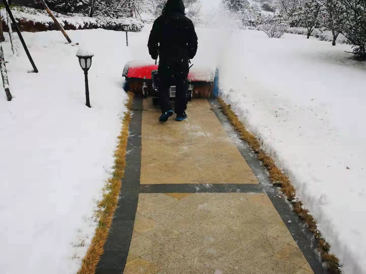 多功能扫雪机