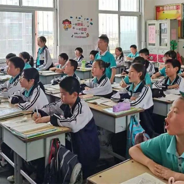 做学生的良师益友