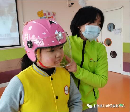 “一盔一带”进校园，文明交通要遵守