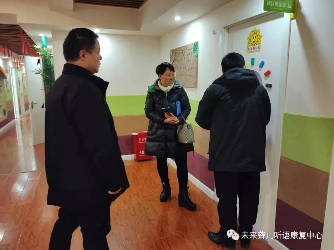 1640435917326739.jpg 南阳市宛城区残联领导到南阳未来听障儿童听语康复中心看望、回访宛城区籍在训听障儿童及家长