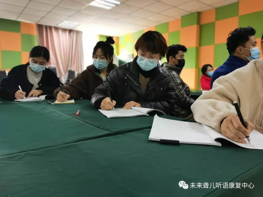 未来听障儿童听语康复中心“父母学院”家长培训，应对疫情常态化“每周一解决”线下小班课开课啦！