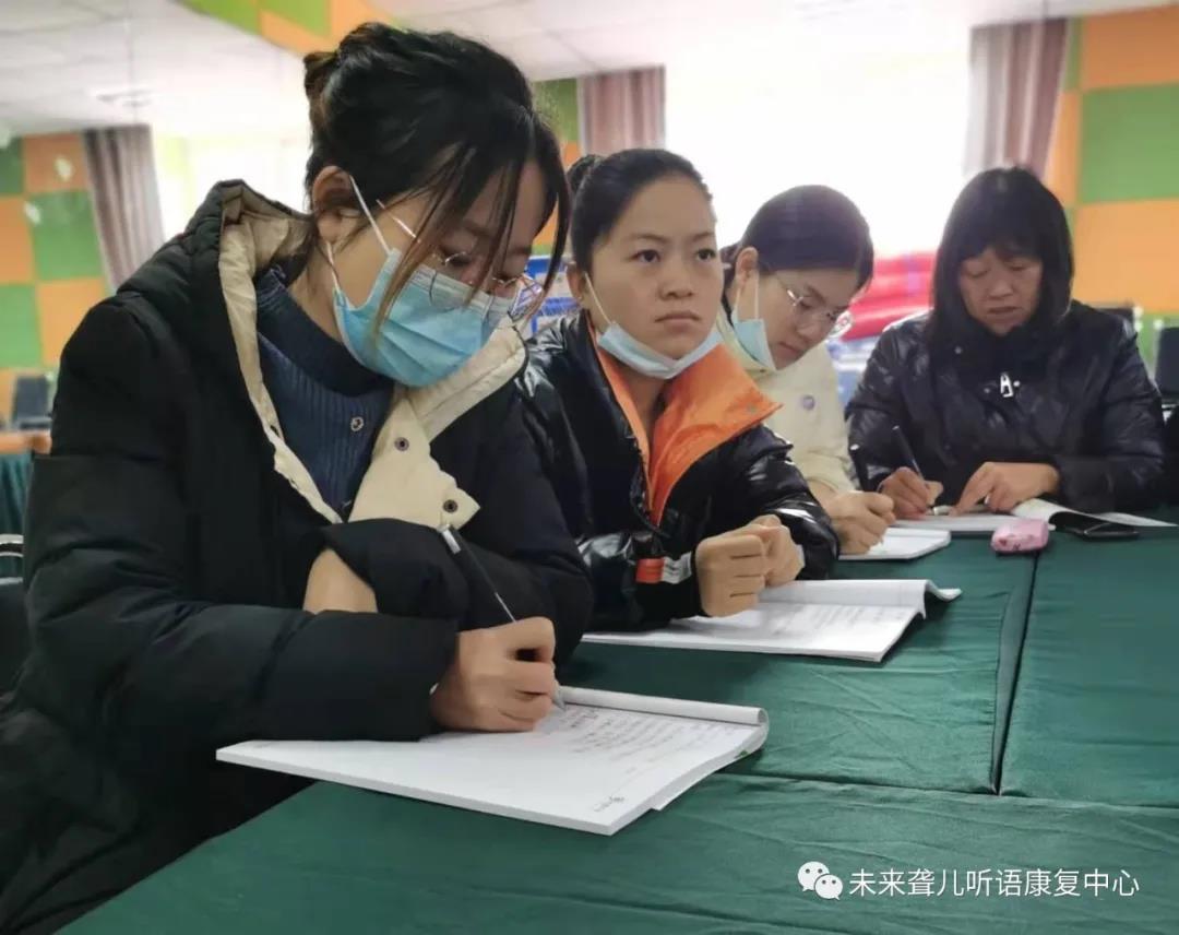 未来听障儿童听语康复中心“父母学院”家长培训，应对疫情常态化“每周一解决”线下小班课开课啦！
