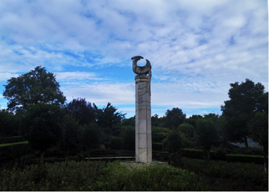 1650085629862700.png 凤凰陵园简介