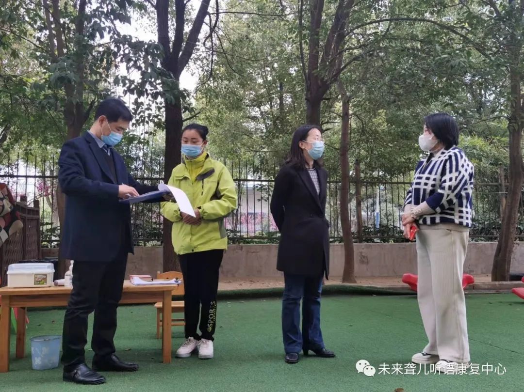 1651913677857659.jpg 南阳市残联领导再次莅临南阳未来听障儿童听语康复中心督导疫情防控工作