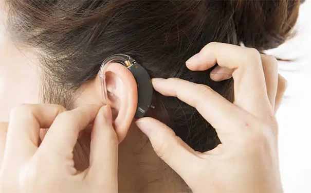 盤錦耳道式助聽器