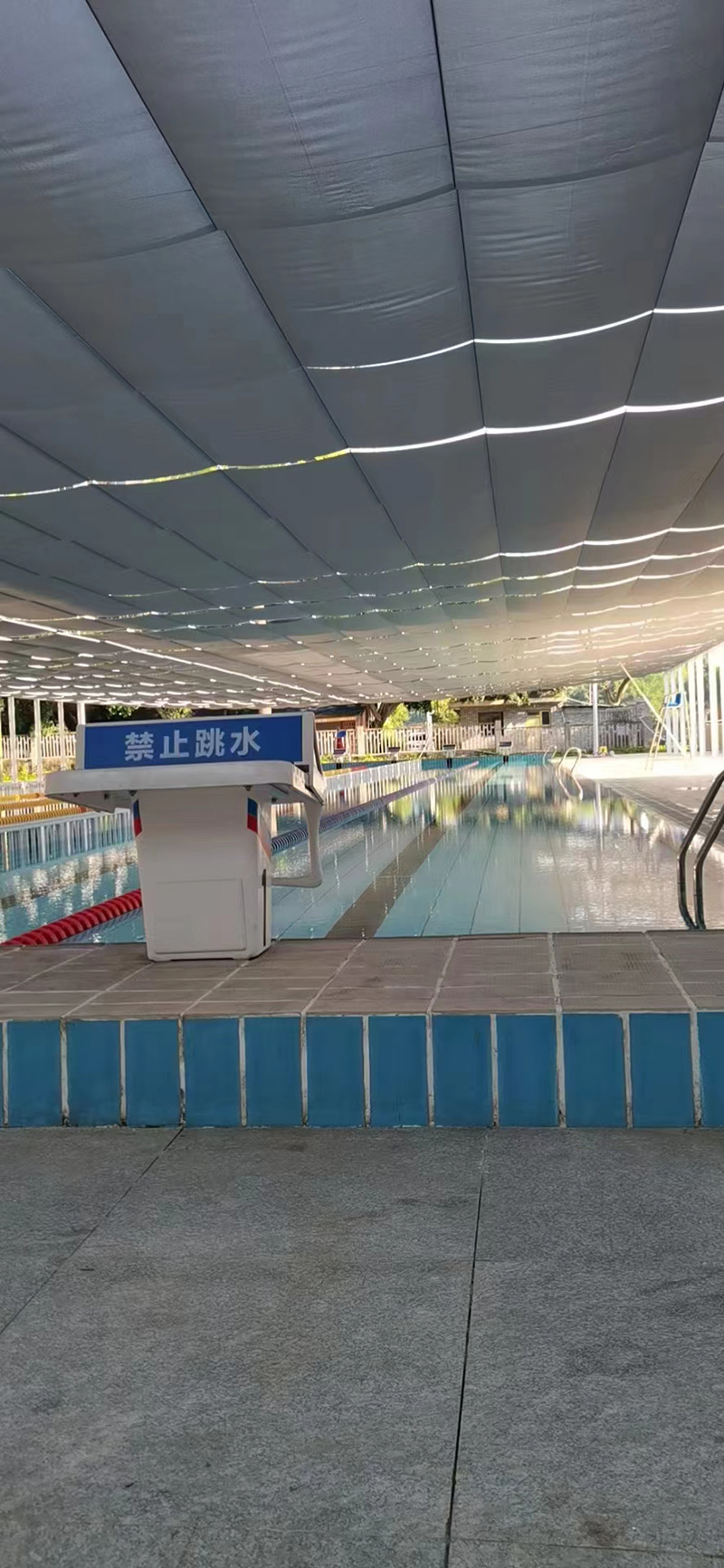 四川自贡蜀光中学泳池电动遮阳项目
