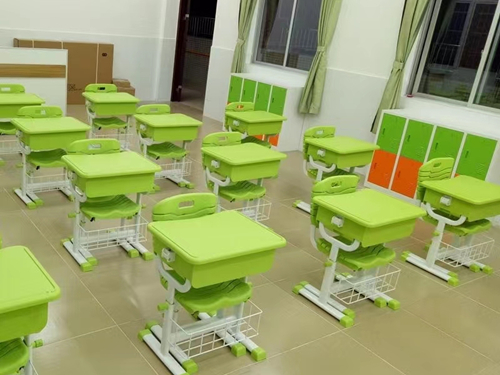 1661239792399157.jpg 课桌椅图片