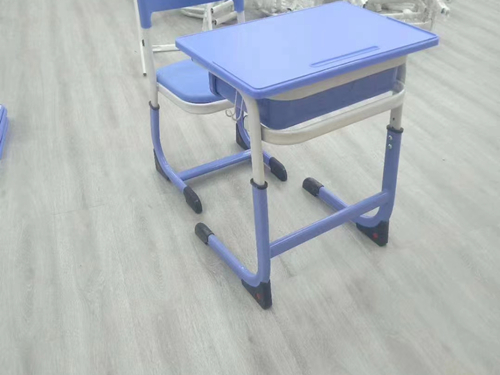 1661239793429734.jpg 课桌椅图片