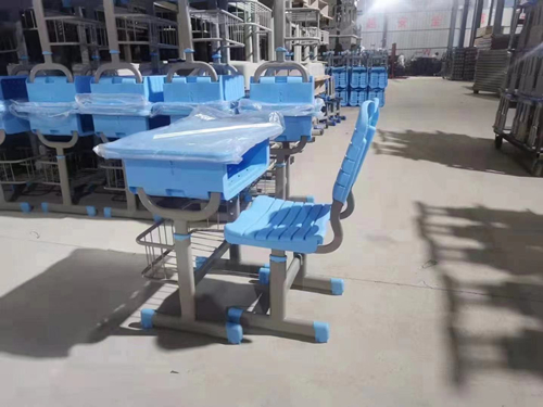 1661239793592551.jpg 课桌椅图片