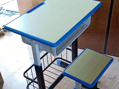 1661239793834862.jpg 课桌椅图片