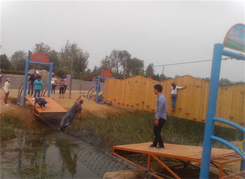水上拓展训练器材