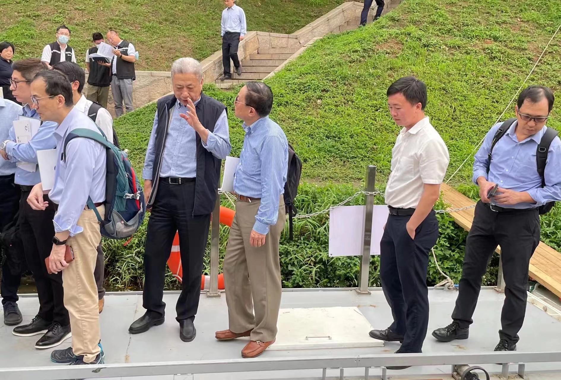香港环保署、渠务署工作小组考察调研深圳福田河水环境提升项目