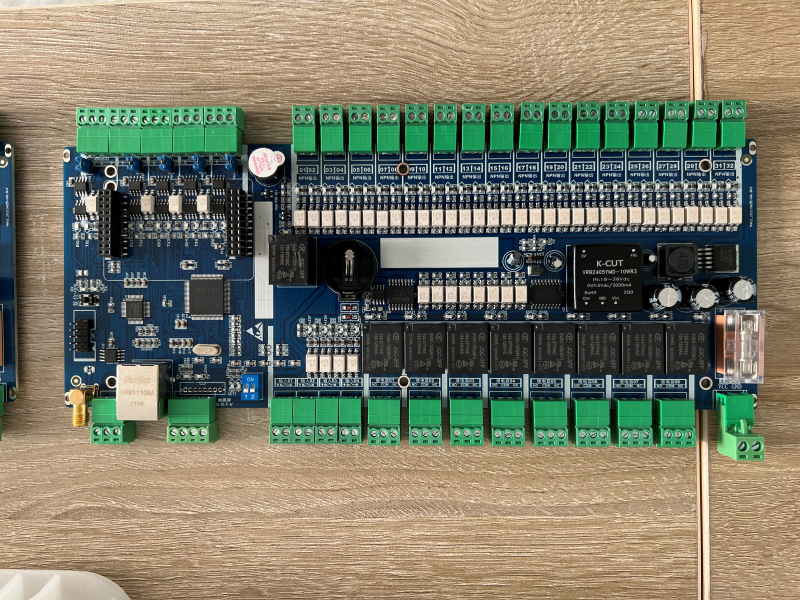 1702538716817764.jpg 物联网控制器