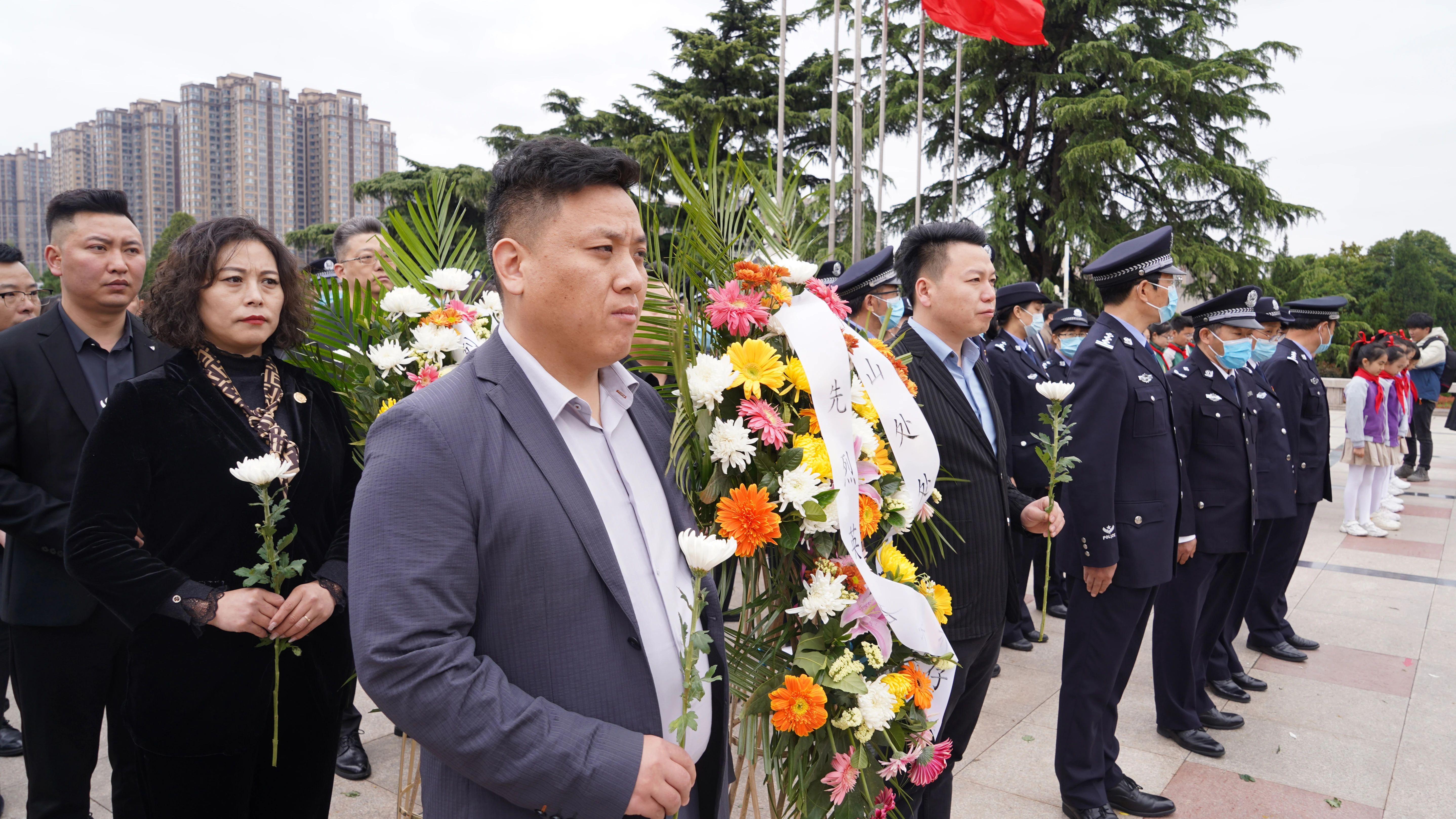 清明节｜德信集团：开展“缅怀先烈，传承红色基因”主题活动