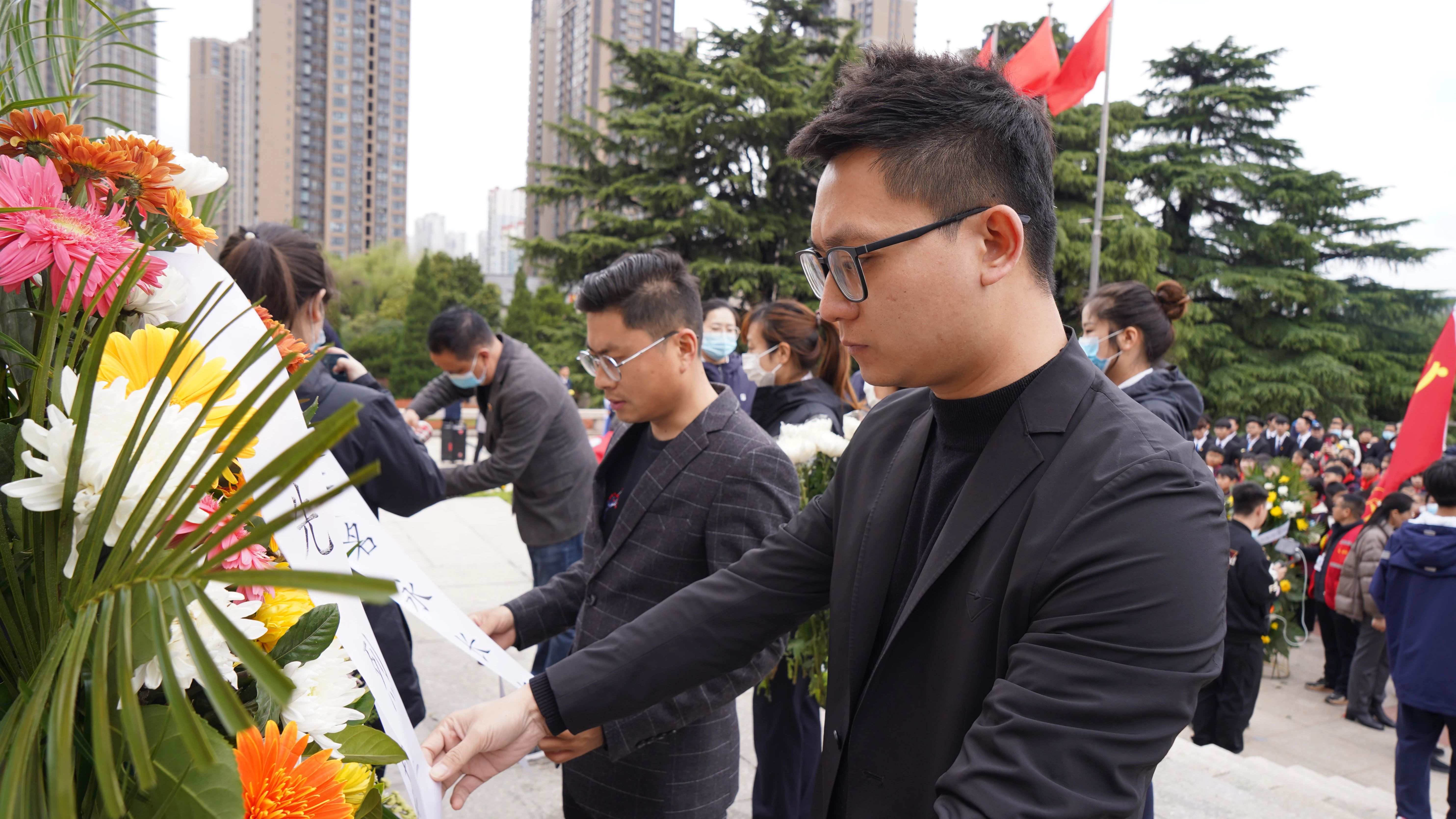 清明节｜德信集团：开展“缅怀先烈，传承红色基因”主题活动