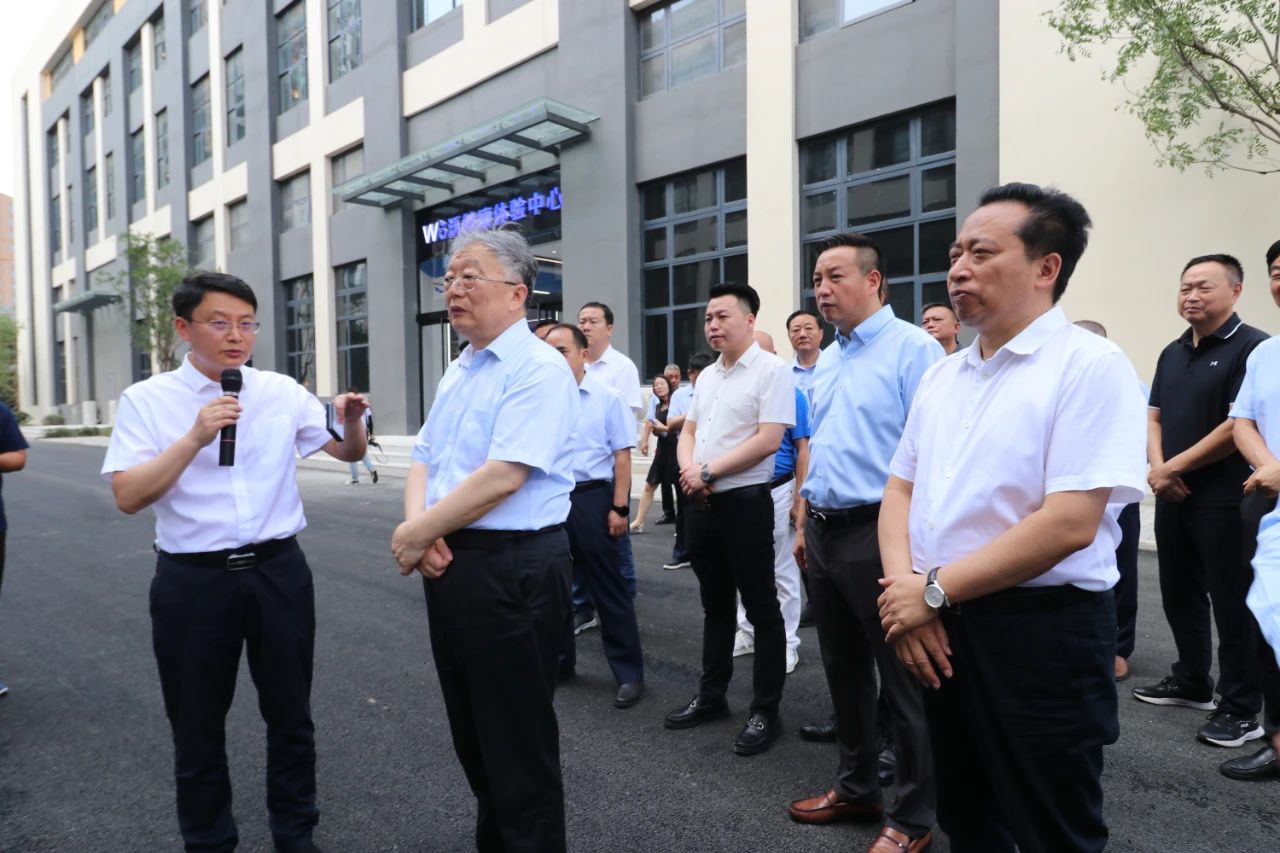 1706167266891991.jpg 河南省人大常委会党组书记、副主任李亚调研沃健康产业园