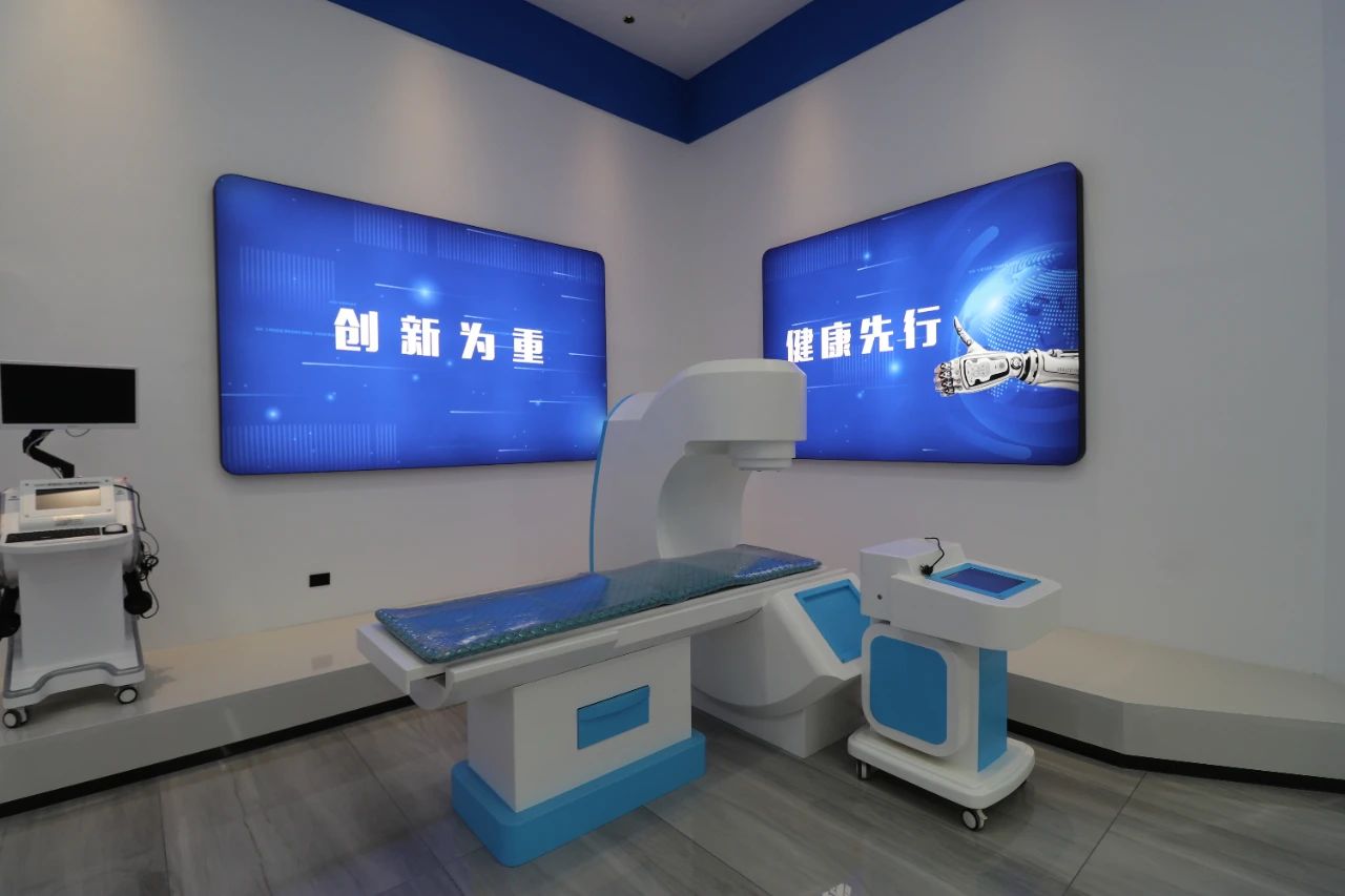 1706167496197780.jpg 河南省人大常委会党组书记、副主任李亚调研沃健康产业园