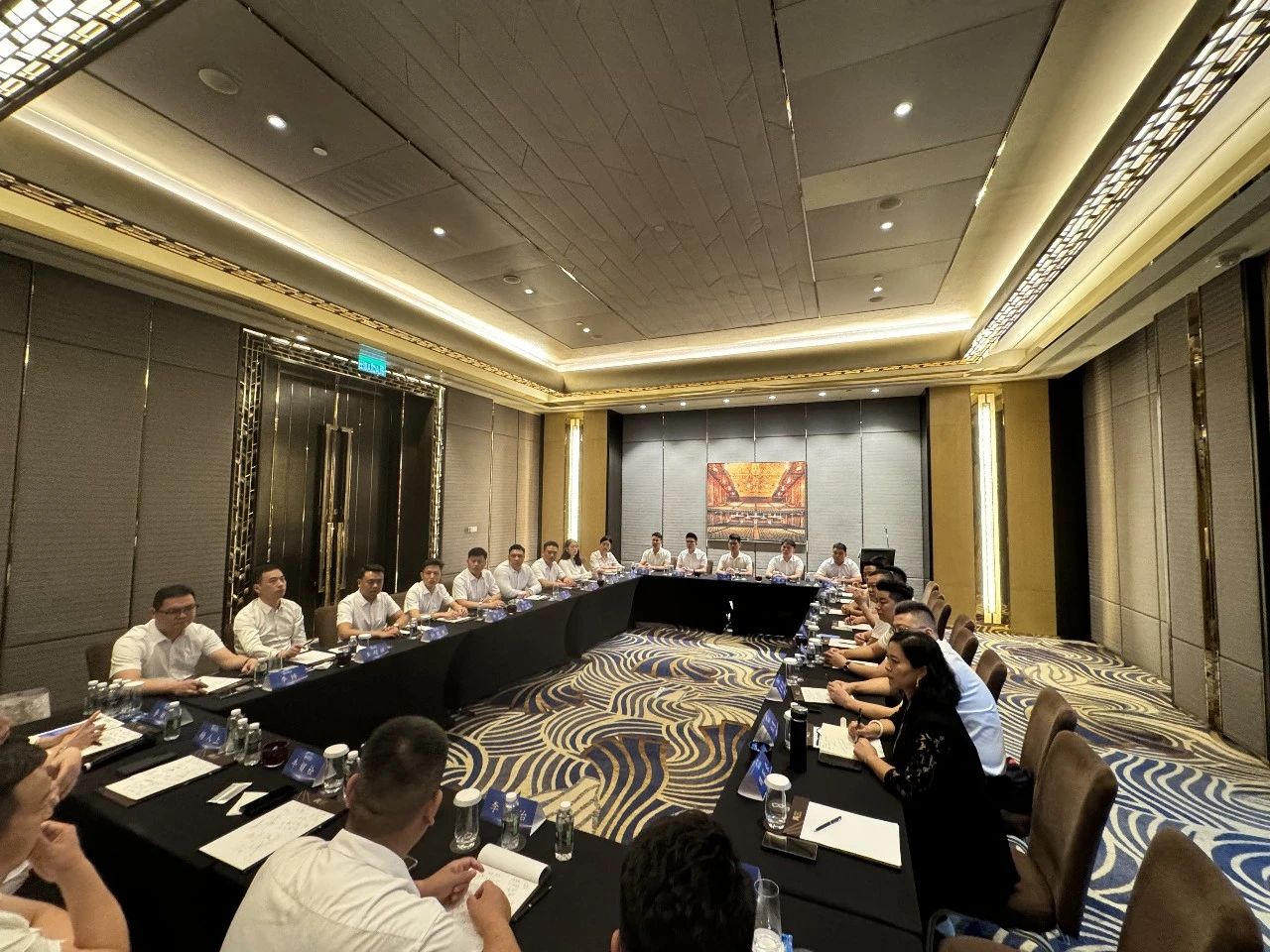 德信集团2023董事会战略研讨会在澳门召开
