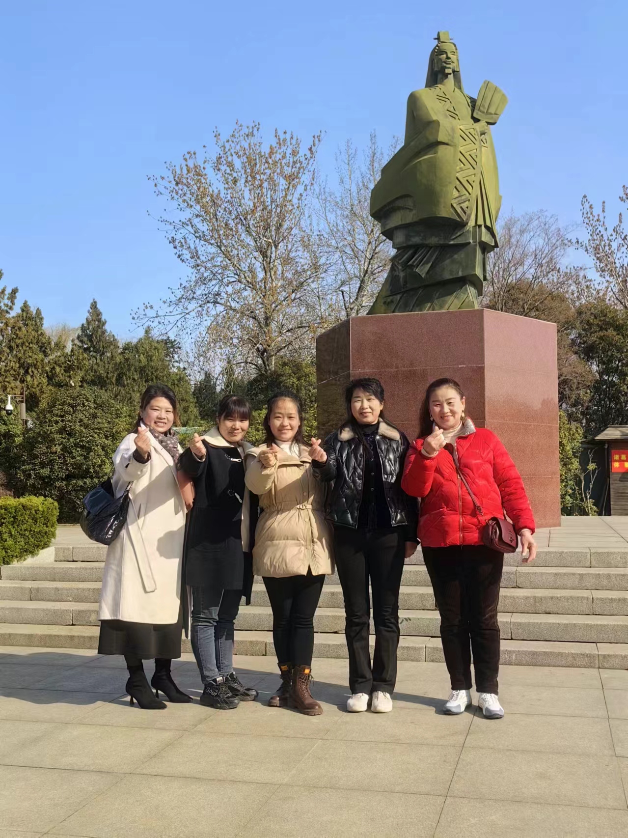 1709967884207037.jpg 南阳新兴精密光学有限公司