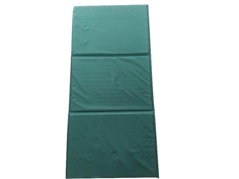 Outdoor folding mat