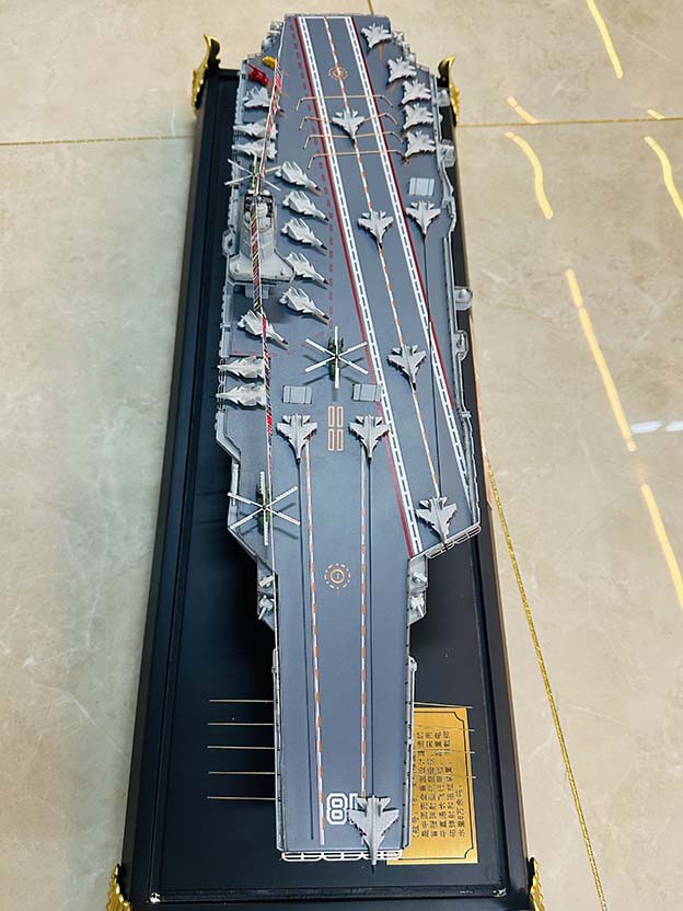 1：550福建舰模型