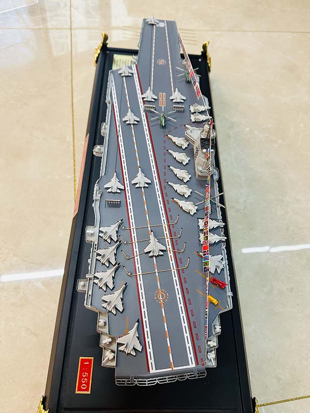 1：550福建舰模型