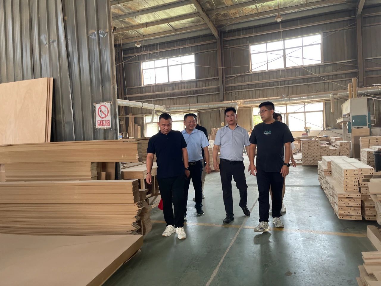 商会成员走访执行会长李兵企业