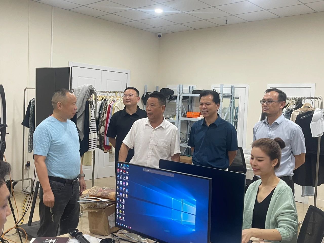 湖南农业大学继续教育学院院长胡茂丰一行走访调研商会和商会成员企业
