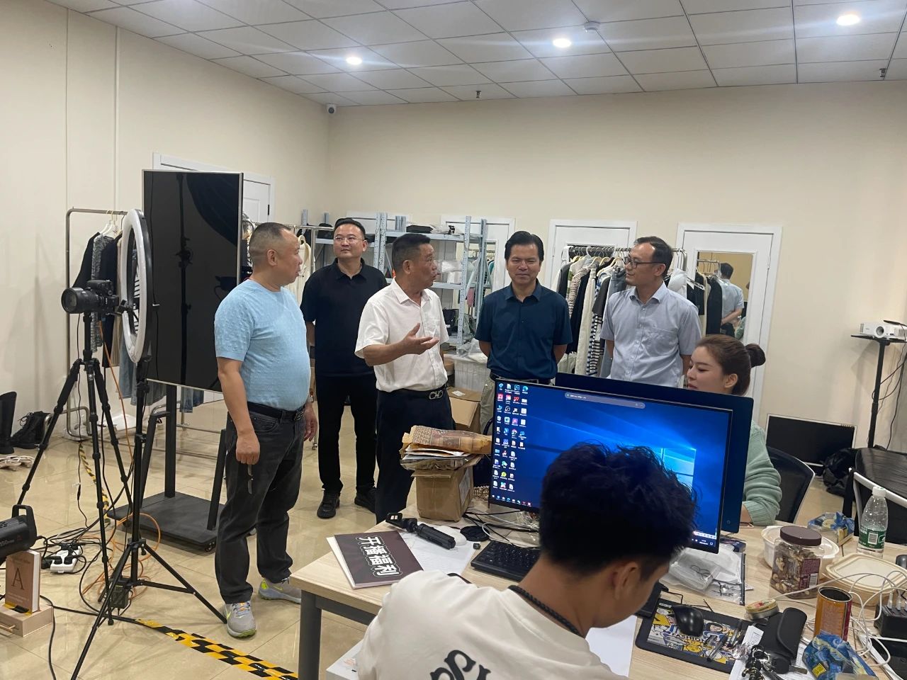 湖南农业大学继续教育学院院长胡茂丰一行走访调研商会和商会成员企业