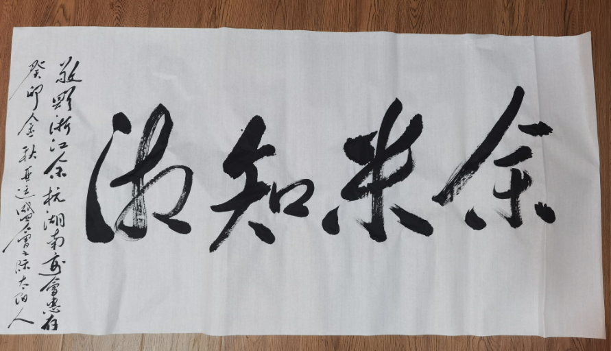 新疆生产建设兵团第十师工商联党组书记何煜和香港长沙商会创会会长邓锦添先生携夫人一行到访商会