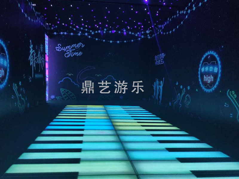 地板钢琴