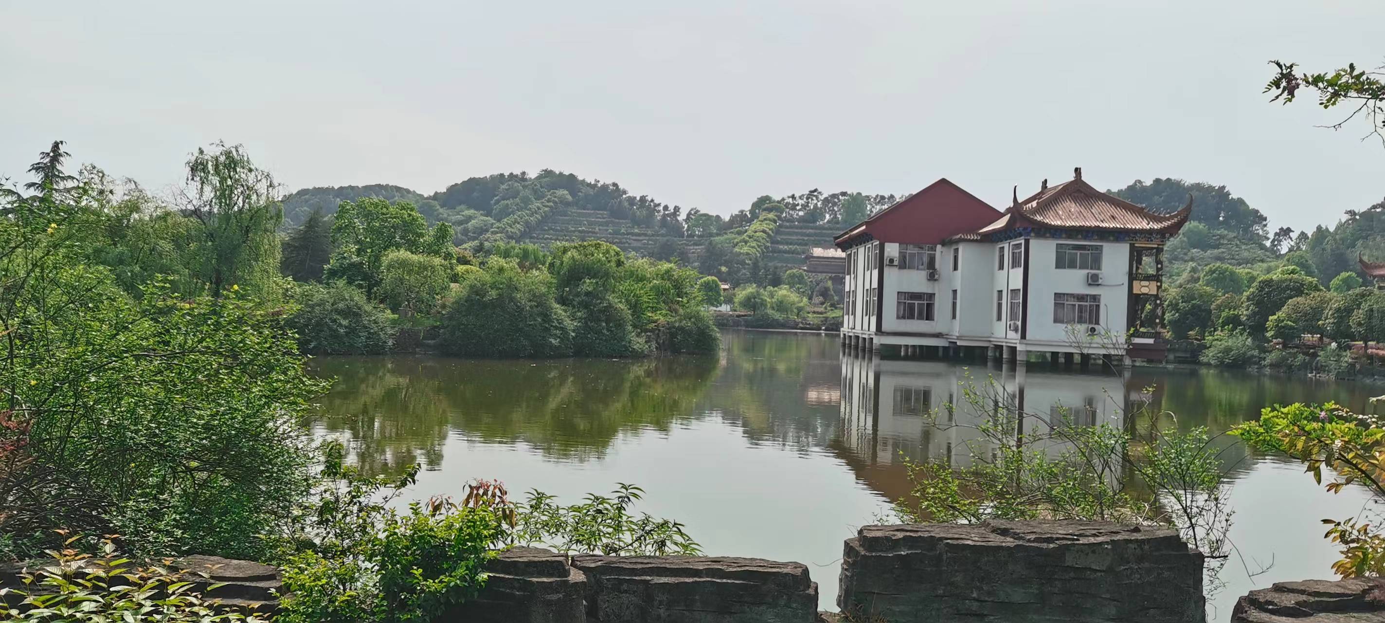 红枫艺术陵园