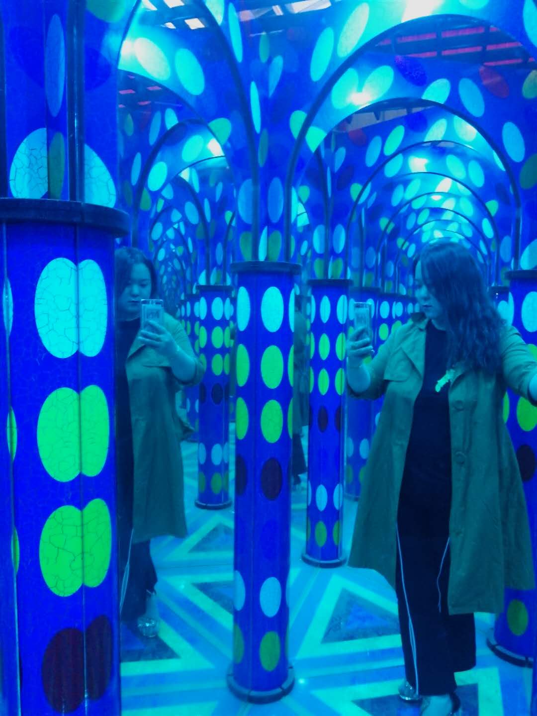 1722218062894571.jpg 镜子迷宫厂家